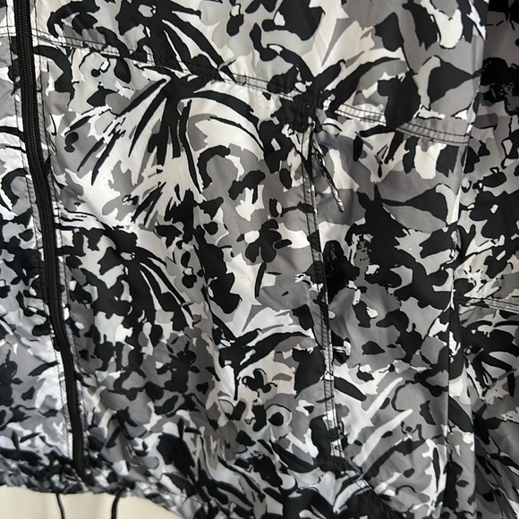 Columbia Ladies Small wind breaker/rain jacket Floral - Picture 4 of 8